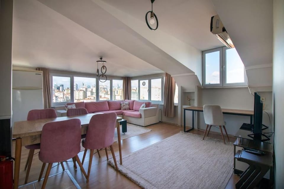 Charming 2BR Panoramic Views Penthouse in Maltepe Apartment in Istanbul