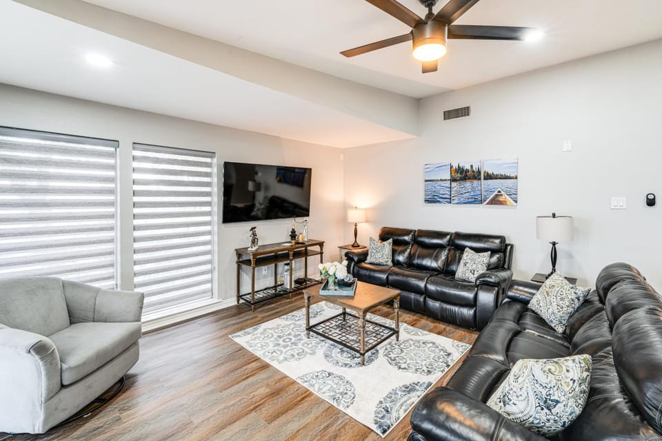 Lake Gem: Private Dock & Large Patio in Lewisville House in Little Elm