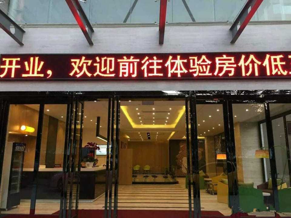 Facade/entrance