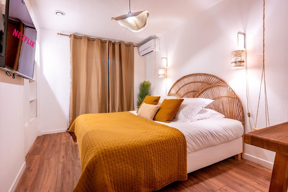 Suite Bali de 45m2 - Idéal couple - Chambre séparée - Jacuzzi baignoire balnéo - Sauna - Clim réversible - Netflix - Piscine accès partagé avec la petite copro - Bouteille de champagne offerte dès 2 nuits Apartment in Provence