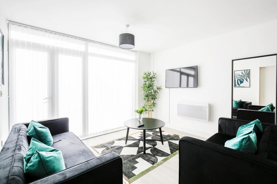 TV and multimedia, Living room, Seating area, Evening entertainment