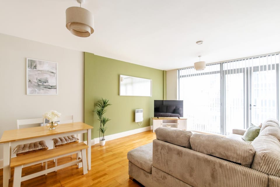 TV and multimedia, Living room, Seating area, Dining area, Evening entertainment