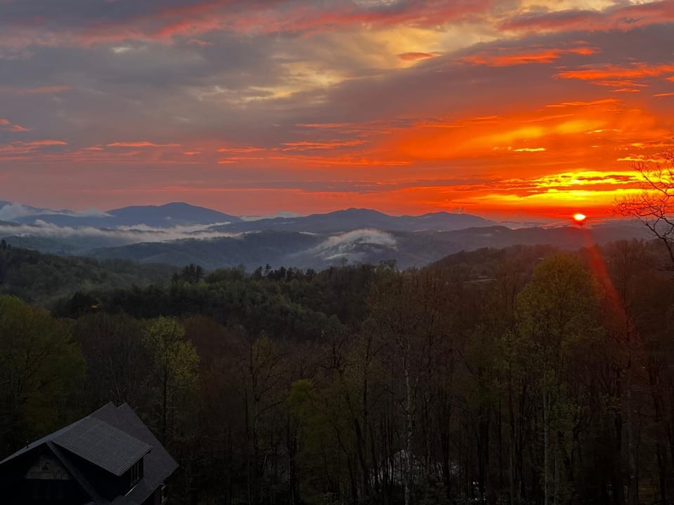 Evenlight Retreat at Eagles Nest House in Beech Mountain