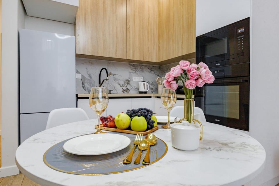 Kitchen or kitchenette, Dining area, stove