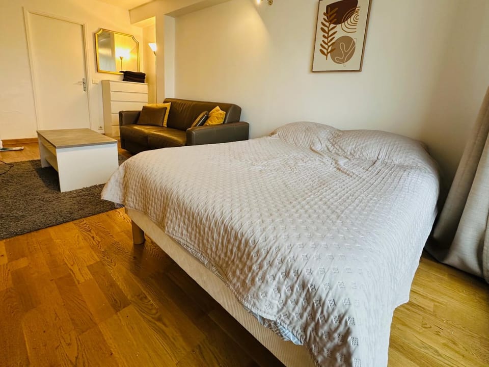 Bed, Photo of the whole room