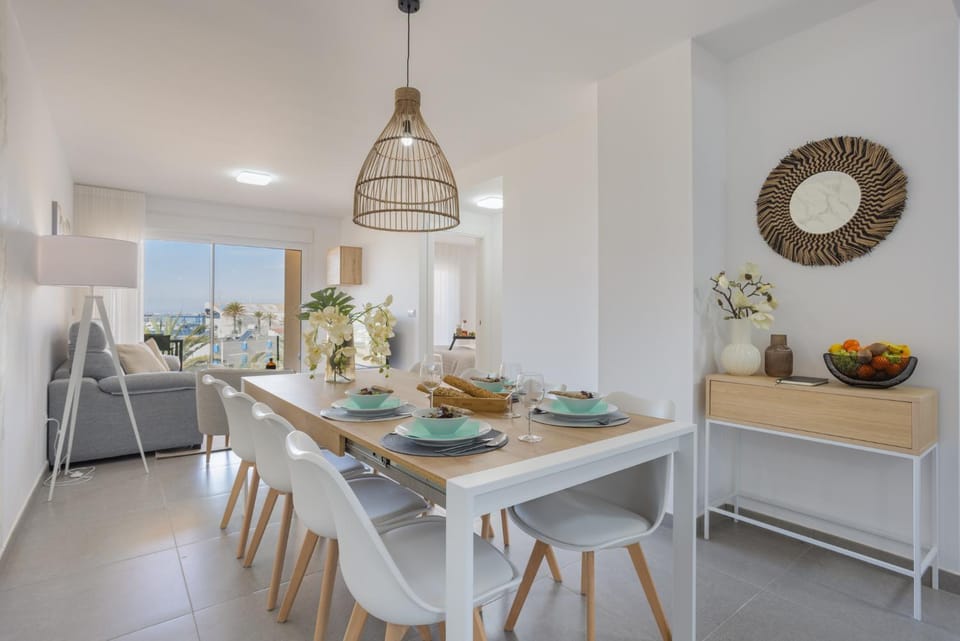 Kitchen or kitchenette, Food and drinks, Dining area