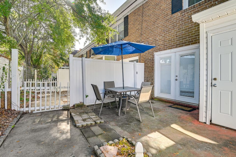 Steps to Saltwater & Sand: Townhome in Myrtle House in Myrtle Beach