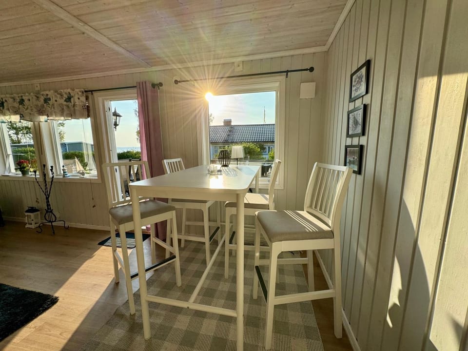 99 steg från Vänerns strand House in Västra Götaland County