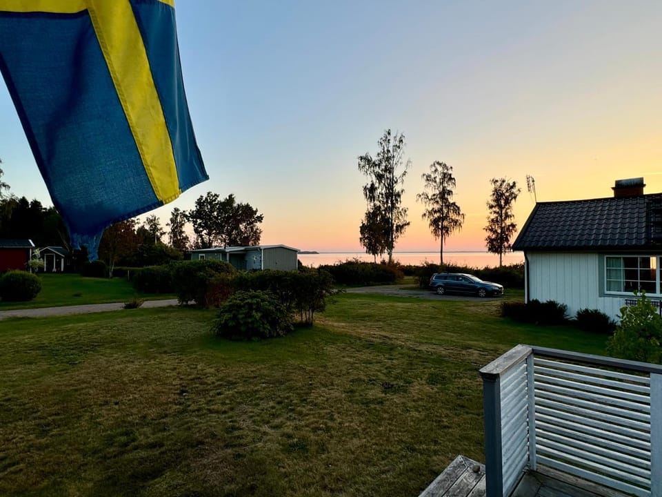 99 steg från Vänerns strand House in Västra Götaland County