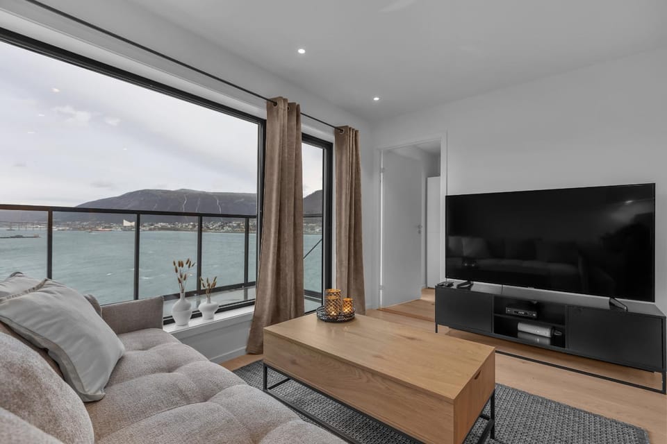 Natural landscape, TV and multimedia, Living room, Seating area, Evening entertainment, Mountain view, Sea view