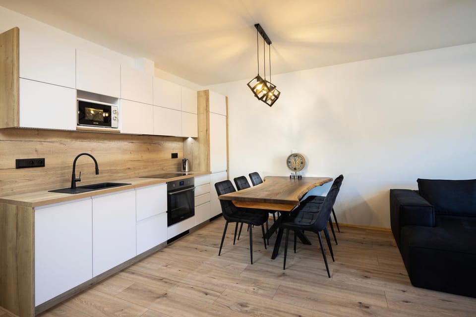 Kitchen or kitchenette, Seating area, Dining area, oven, stove
