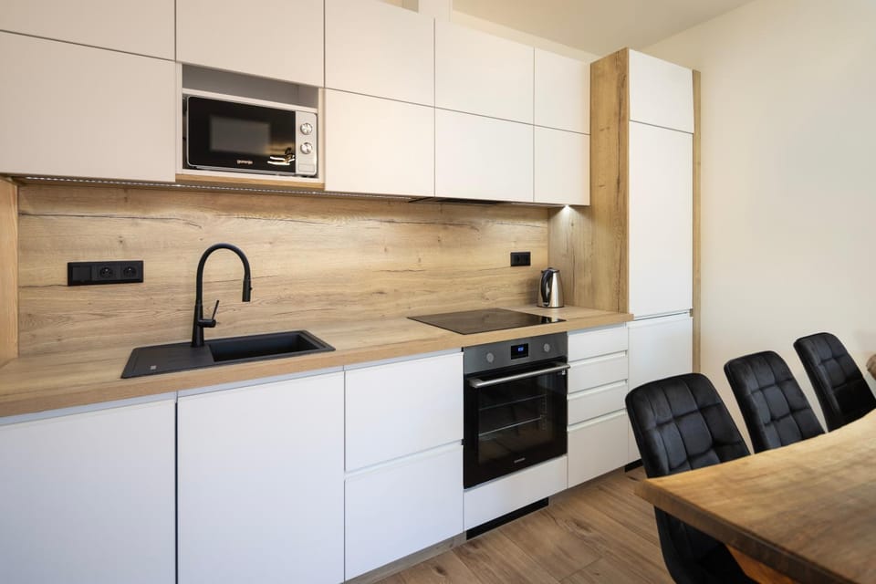 Kitchen or kitchenette, Dining area, stove