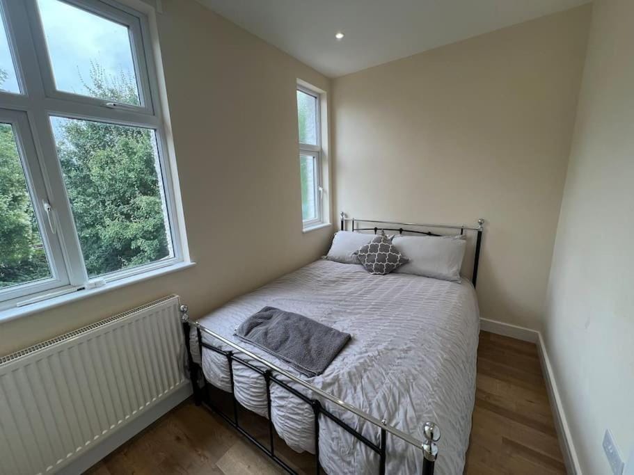 The Mayfield Suite -Modern Two Bed Apartment Apartment in Croydon