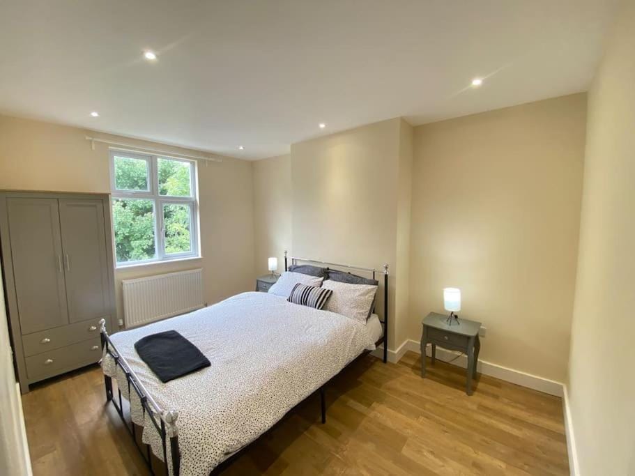 The Mayfield Suite -Modern Two Bed Apartment Apartment in Croydon