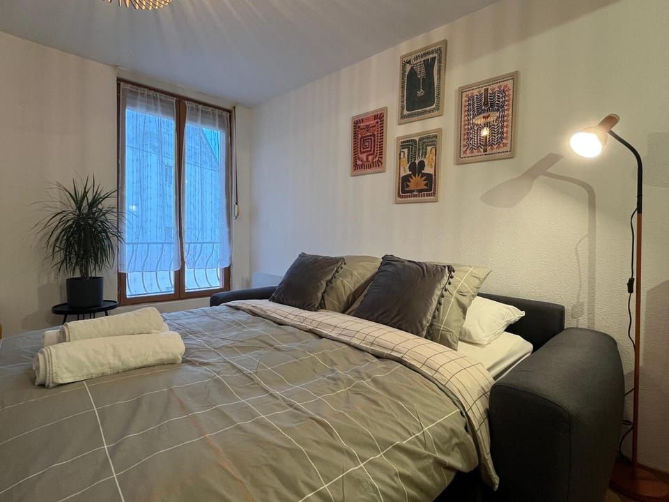 Bed, Living room