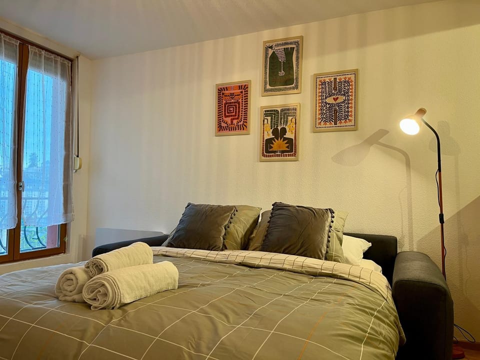 Bed, Living room
