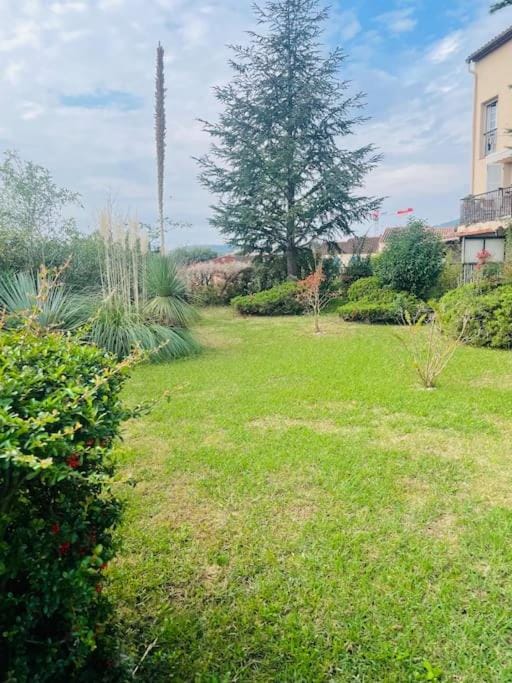Maison 2 P- Peymeinade lotissement avec Piscine Villa in French Riviera