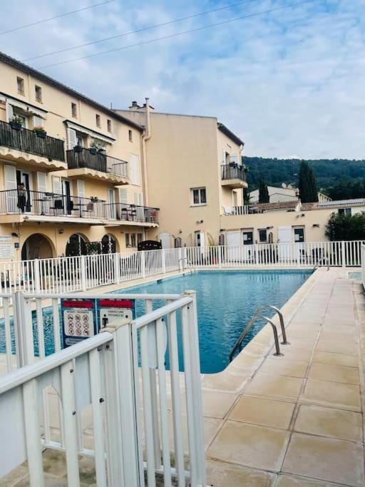 Maison 2 P- Peymeinade lotissement avec Piscine Villa in French Riviera