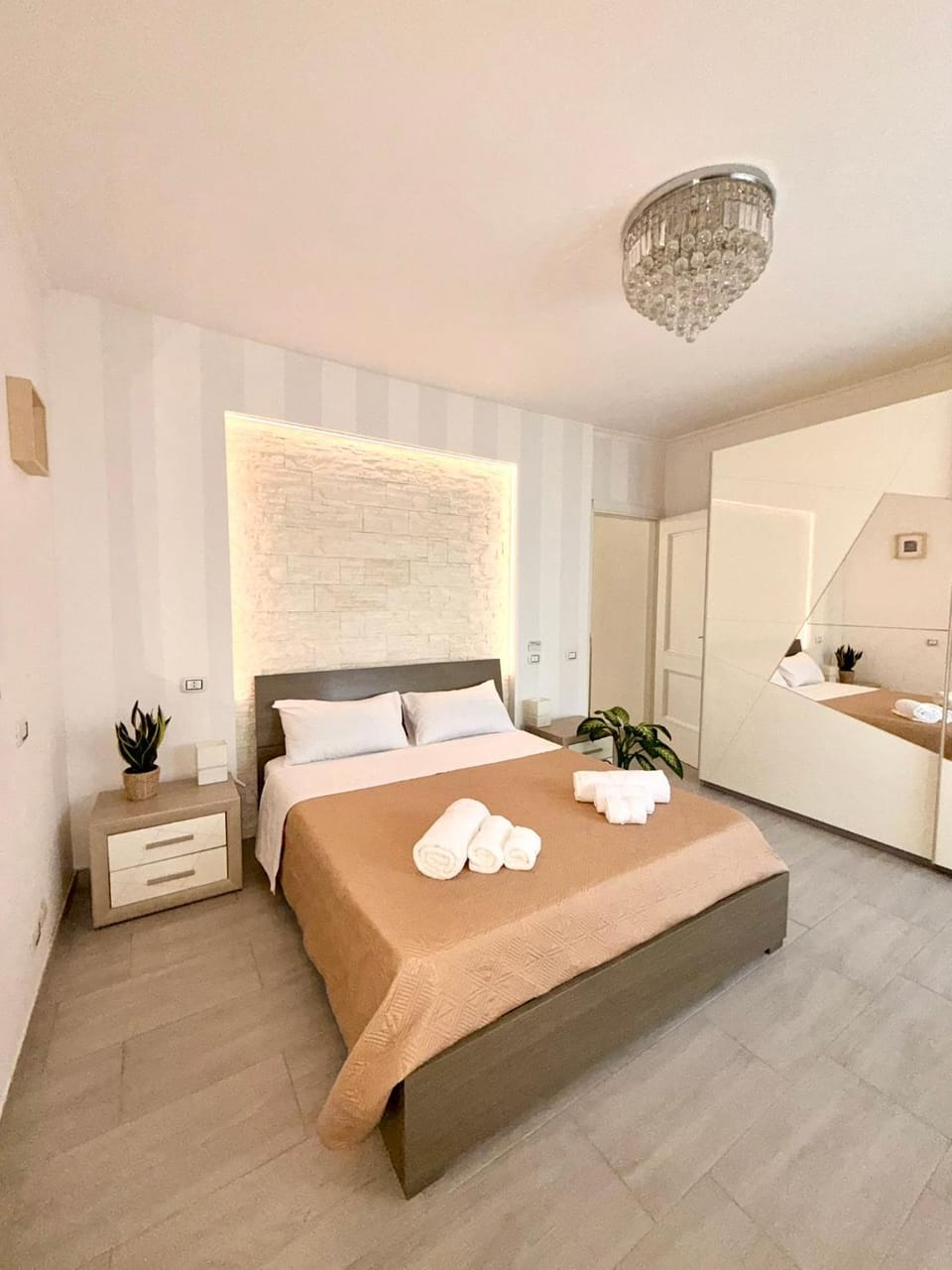 Bedroom, towels, wardrobe