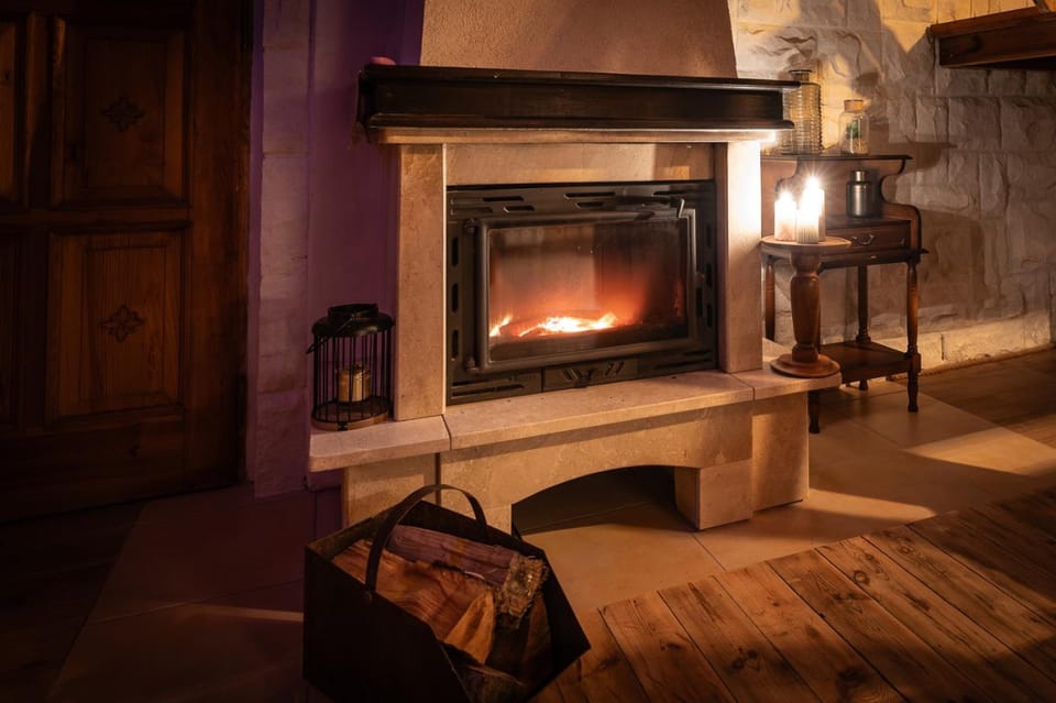 Living room, Seating area, fireplace