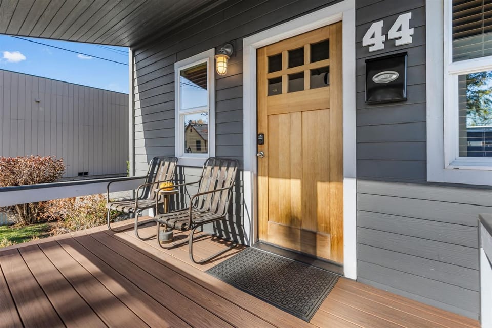 Bluebird Day - Lakewood Cottage House in Bend