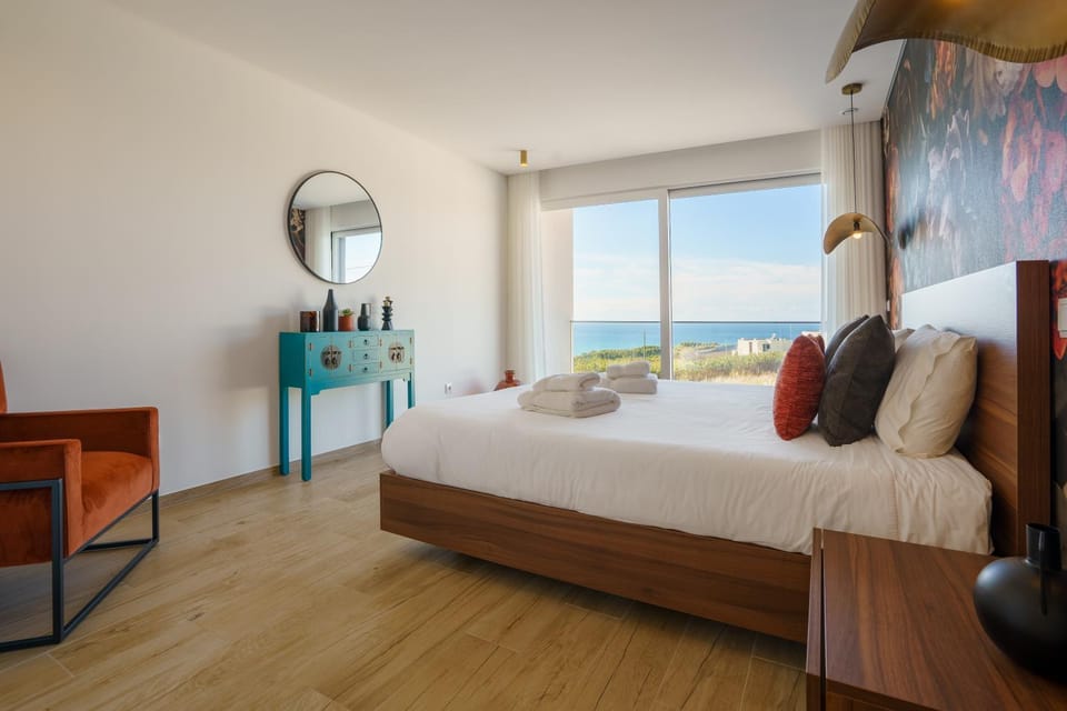 Bed, Natural landscape, Photo of the whole room, Bedroom, Sea view