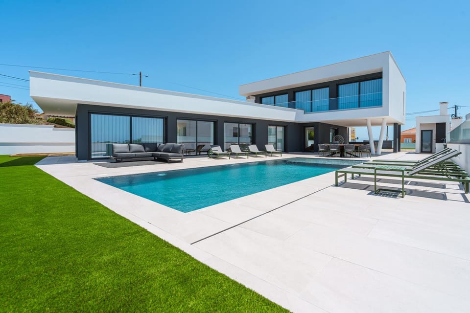 Property building, Garden, Swimming pool, Swimming pool, sunbed