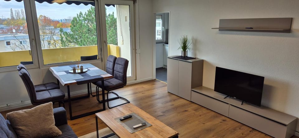 TV and multimedia, Living room, Dining area