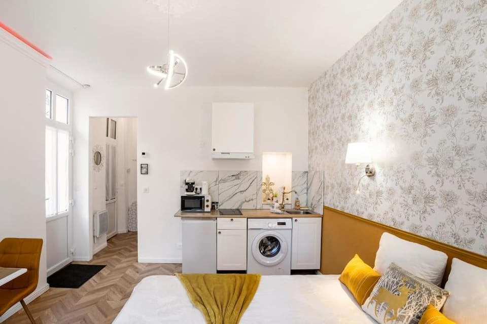 Imperial House Confort - 5 min Gare - Parking Apartment in Fontainebleau