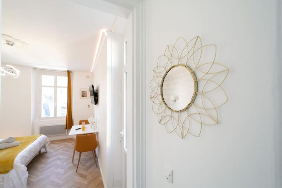 Imperial House Confort - 5 min Gare - Parking Apartment in Fontainebleau