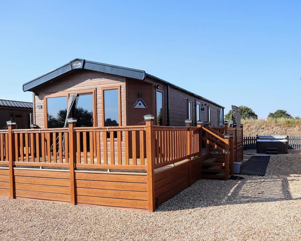 Amazing Lodge with Hot Tub Campground/ 
RV Resort in Mid Suffolk District