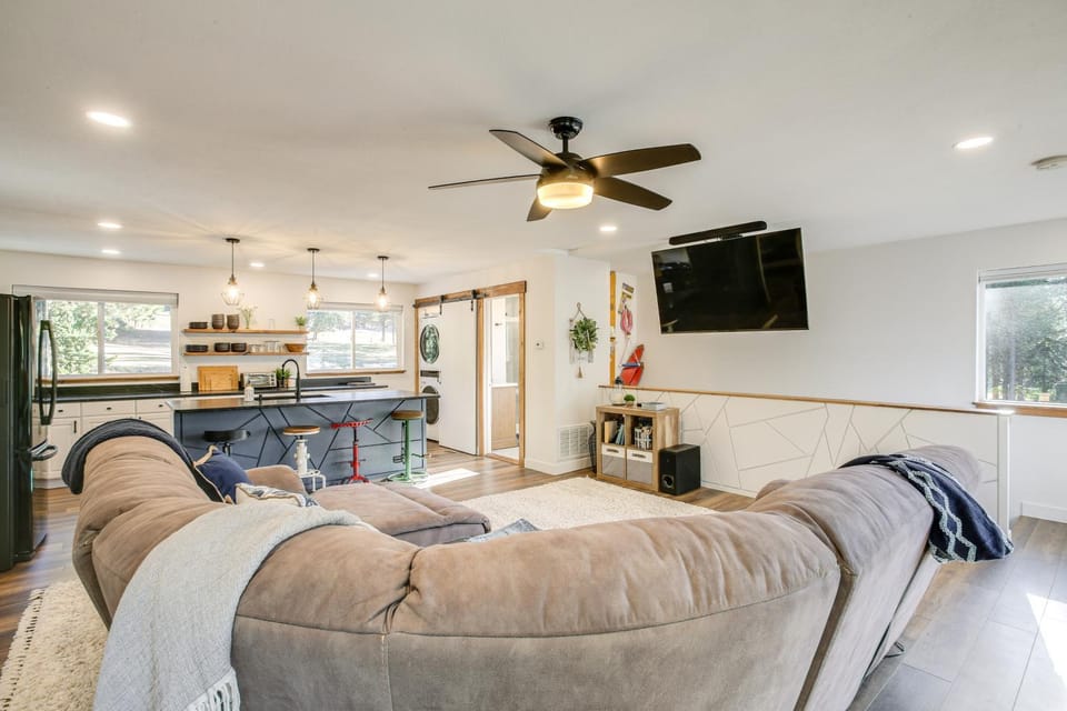Lake-View Apt w/ Furnished Deck in Hayden! Apartment in Kootenai County