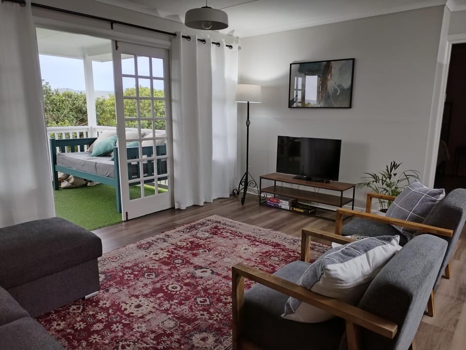 Communal lounge/ TV room, TV and multimedia, Living room, Photo of the whole room, Seating area