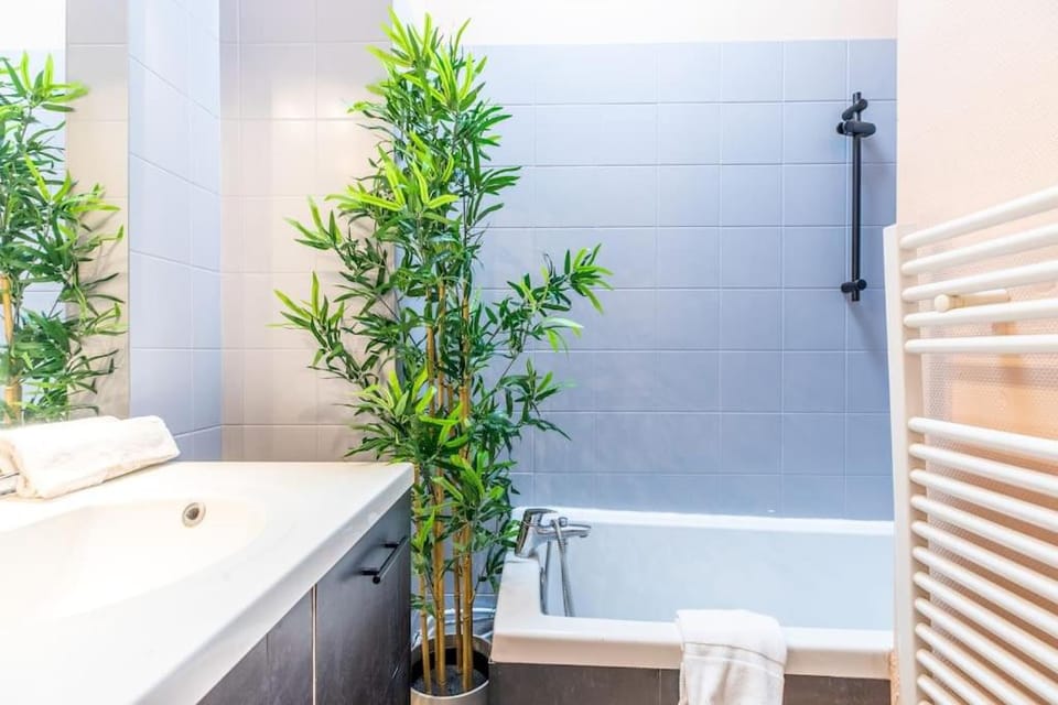 Shower, Bathroom, Bath, towels