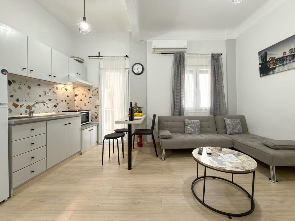 Kitchen or kitchenette, Living room, Seating area, Dining area