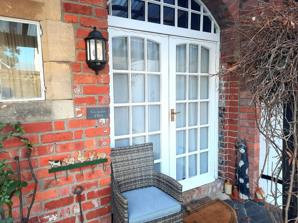 Patio, Facade/entrance
