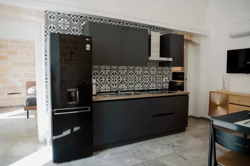 Kitchen or kitchenette, Dining area, pet friendly, stove