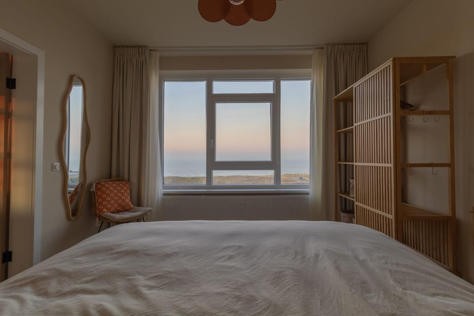 Bed, Bedroom, Sea view
