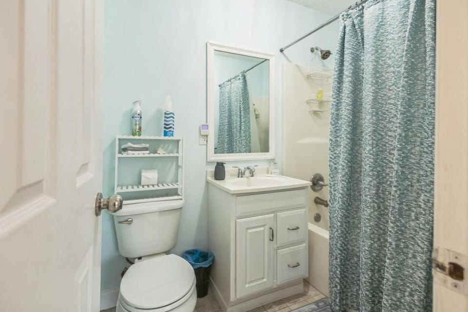 Spacious home with awesome pool House in Lake Park