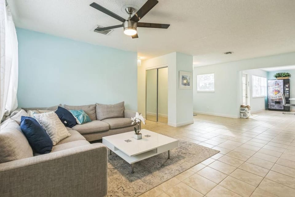 Spacious home with awesome pool House in Lake Park
