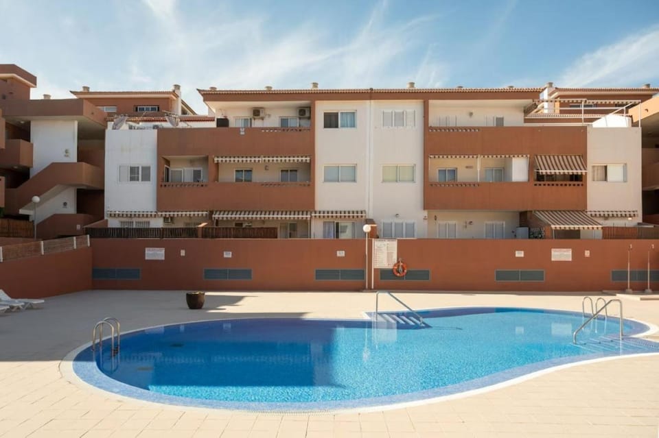 Property building, Day, Swimming pool, Swimming pool