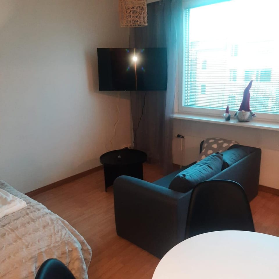 Communal lounge/ TV room, TV and multimedia, Photo of the whole room, Seating area, Bedroom