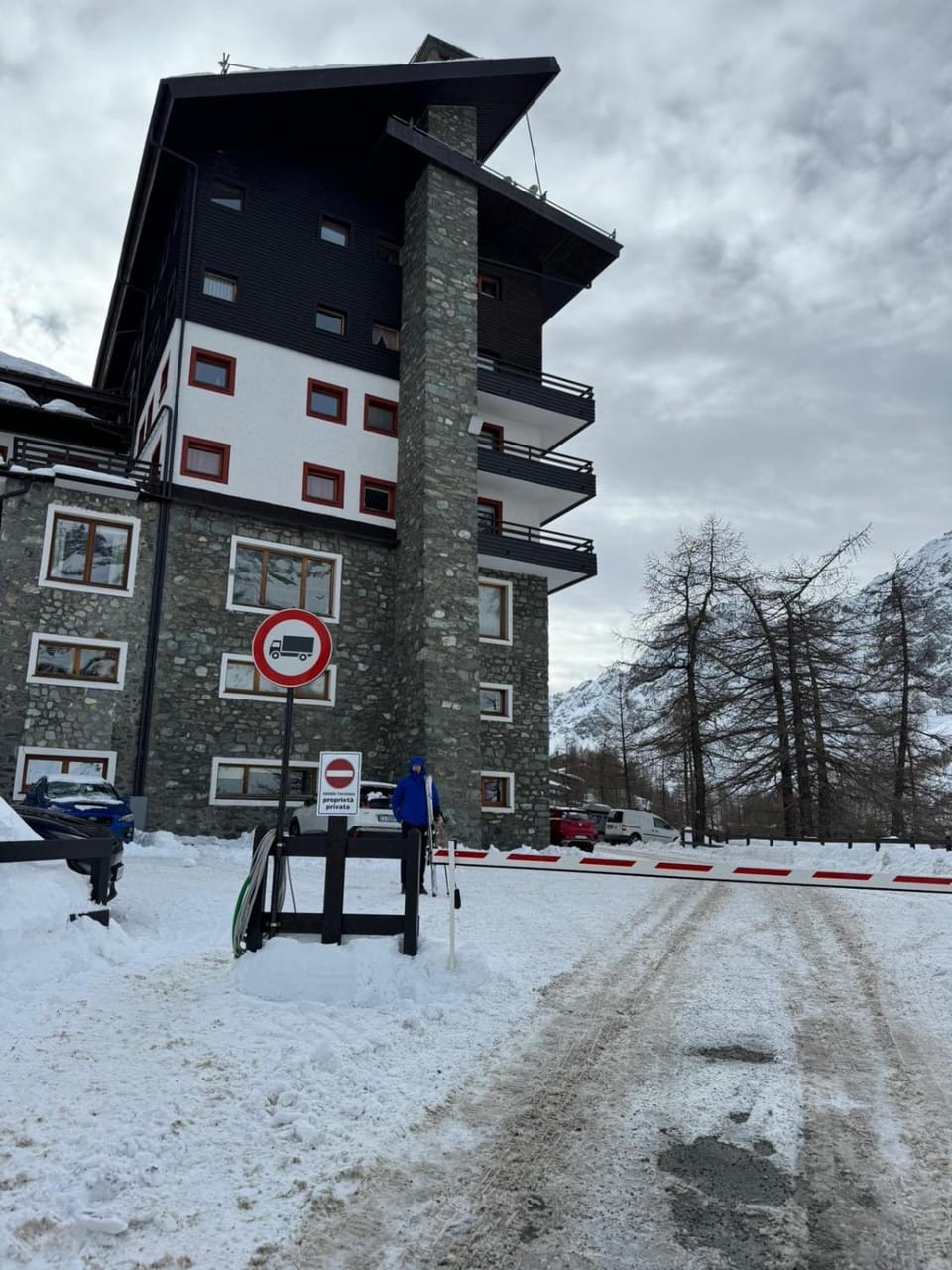 Property building, Day, Winter
