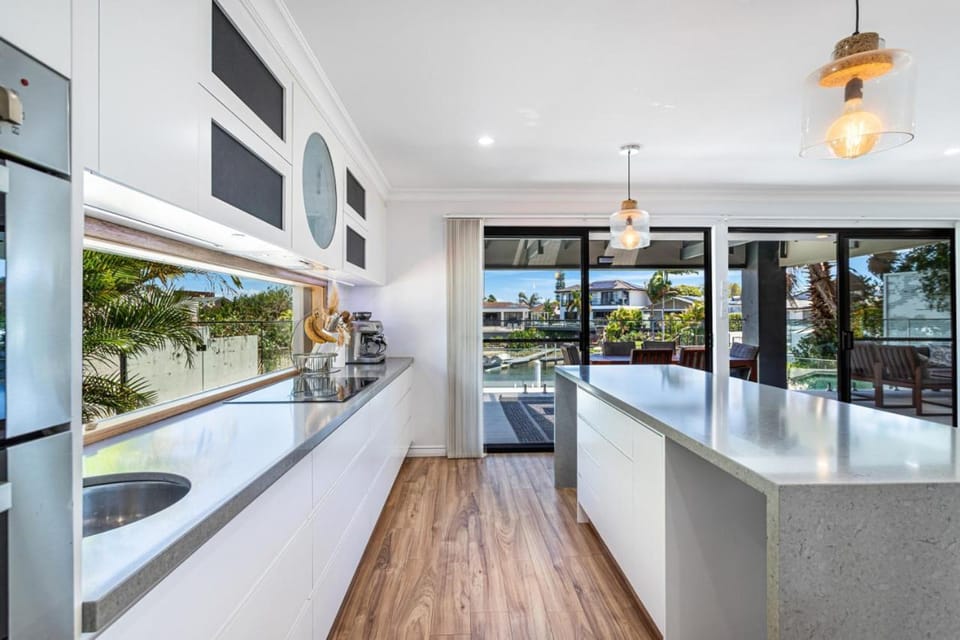 Luxury Waterside Oasis House in Gold Coast