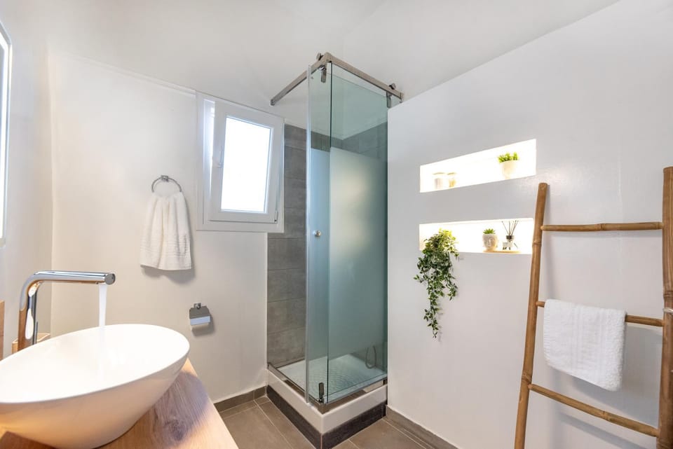 Shower, Bathroom, towels