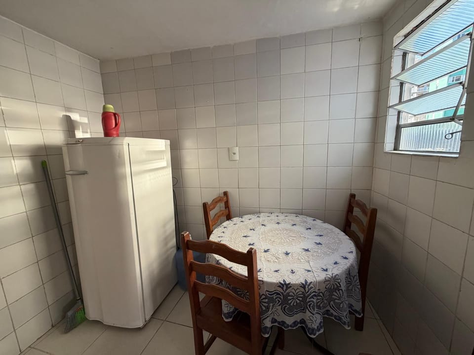 Kitchen or kitchenette, Dining area, oven