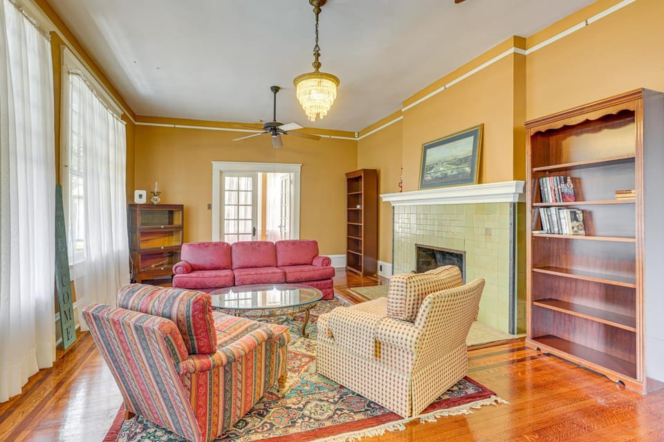 1 Mi to Dtwn Meridian: Historic Home w/ Porch! House in Meridian