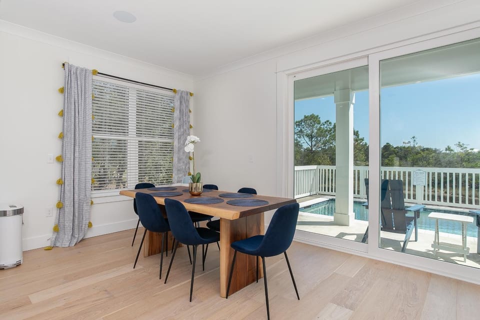 Dining area, Swimming pool