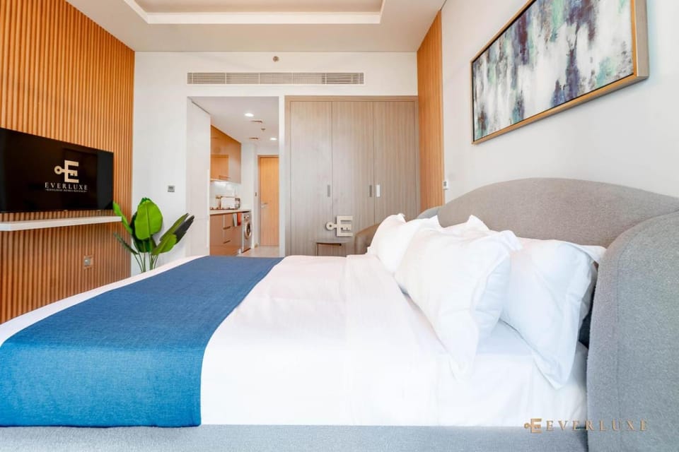 Everluxe Holiday Homes Rental Pool View Studio Apartment in Dubai