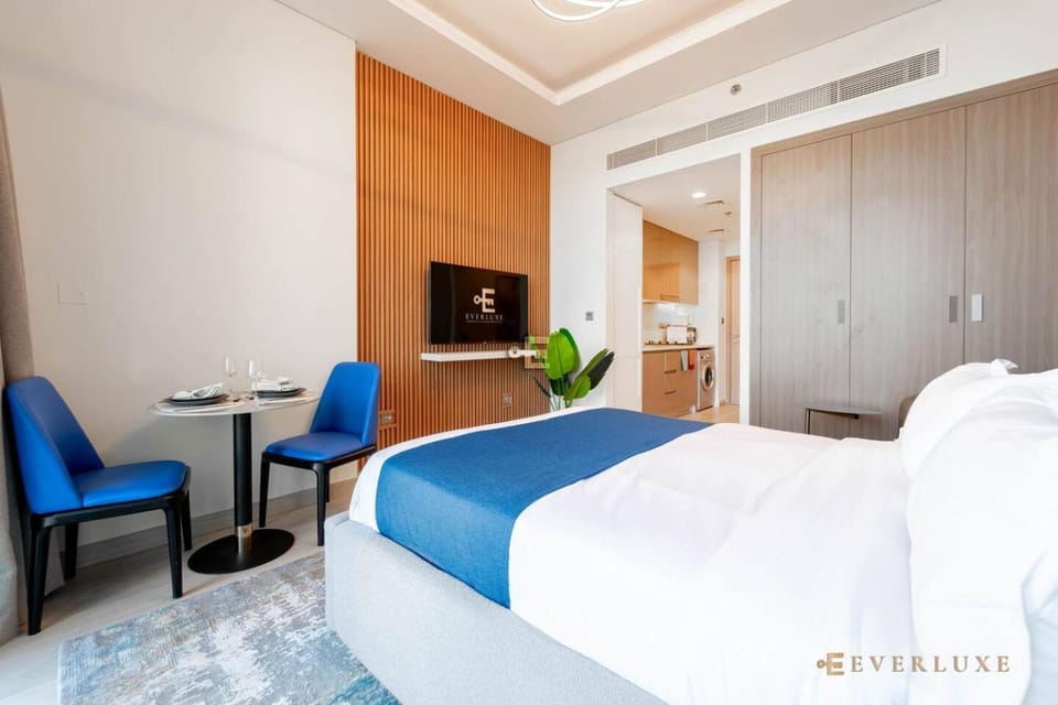 Everluxe Holiday Homes Rental Pool View Studio Apartment in Dubai